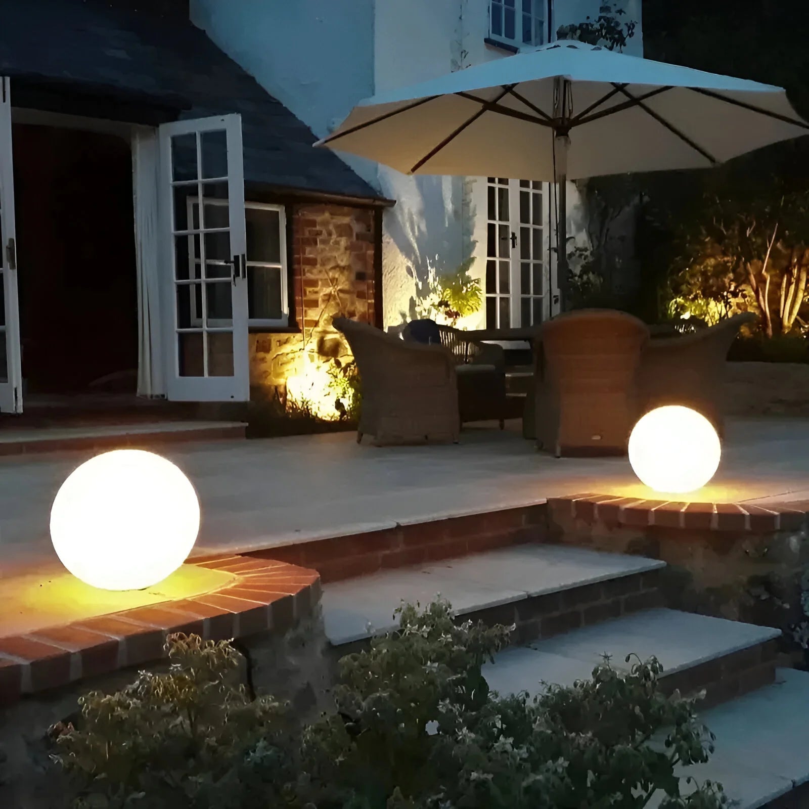 LumiGlobe | Outdoor LED Garden Light with Color-Changing Feature | Weatherproof Design for Ambiance 2