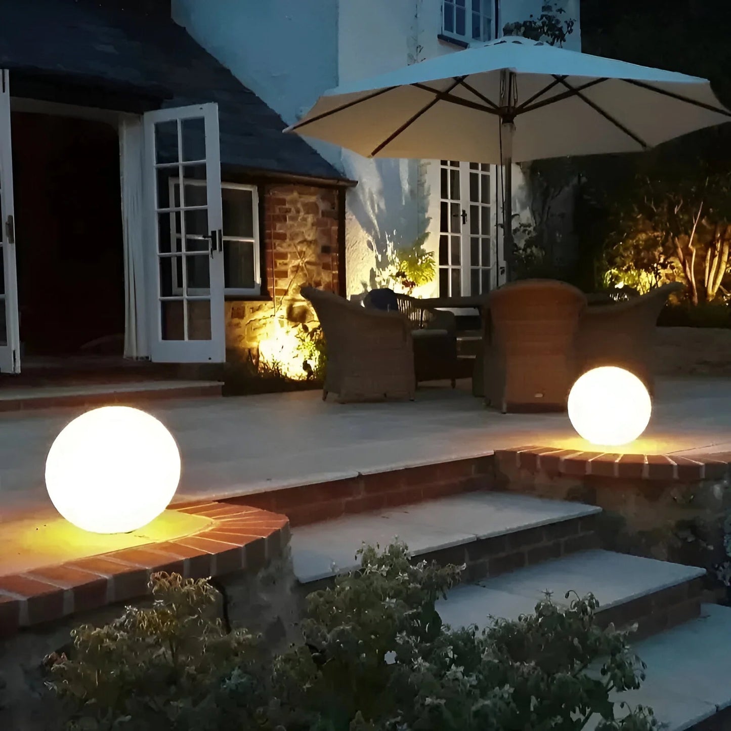 LumiSphere | Stylish Color-Changing Solar Garden LED Outdoor Light 2