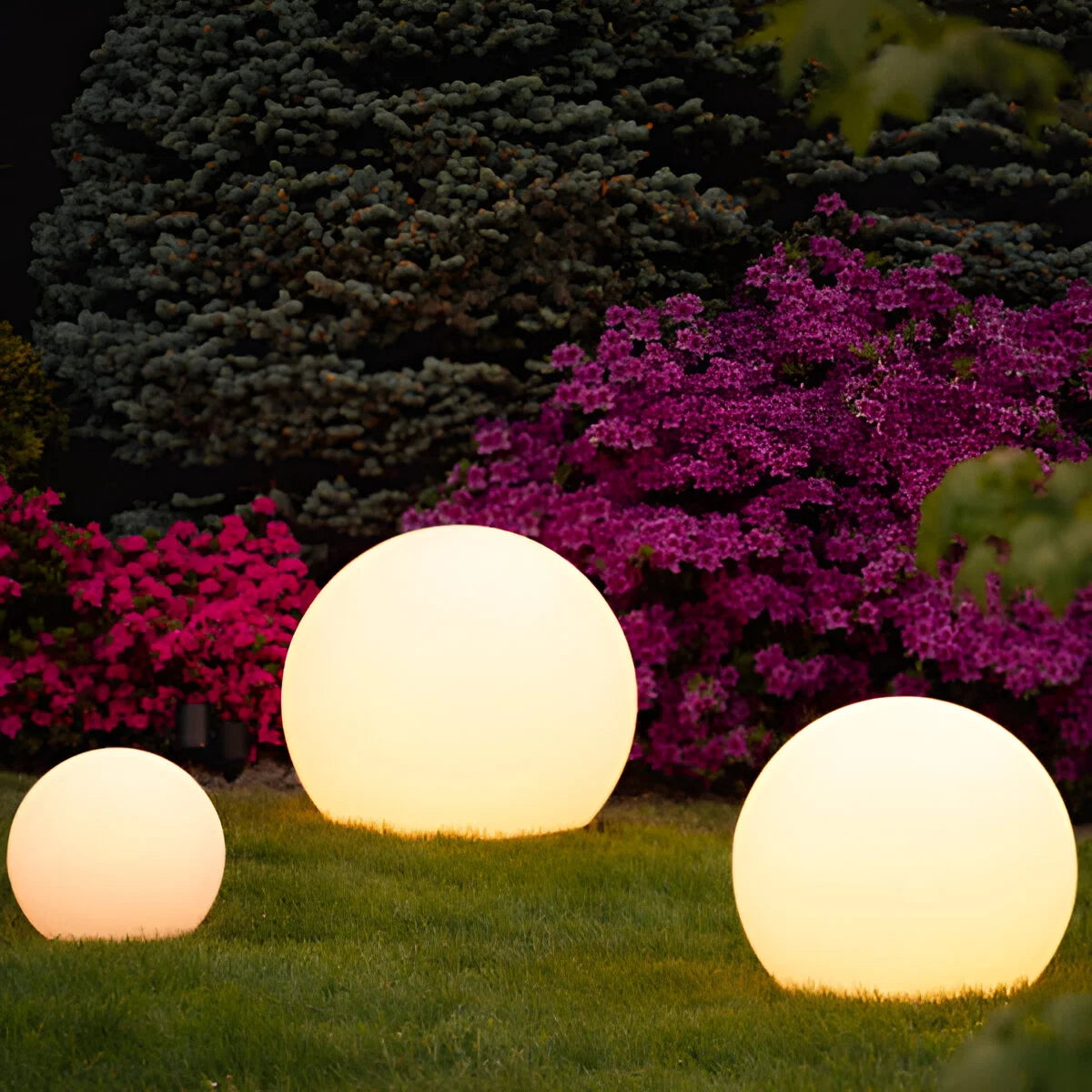 LumiSphere | Stylish Color-Changing Solar Garden LED Outdoor Light 3